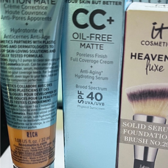 IT Cosmetics CC+ Oil-Free Matte Foundation in Rich & Heavenly Luxe Brush - Picture 1 of 11